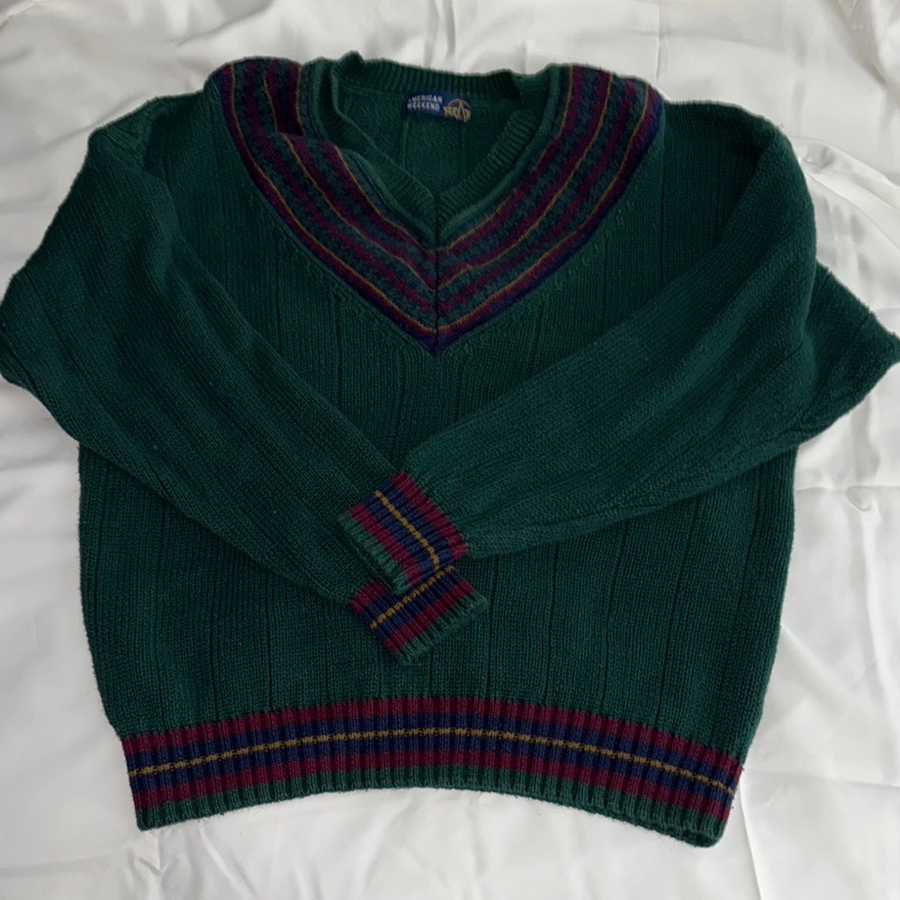 Vintage American Weekend Green V-Neck Sweater with Striped Accents